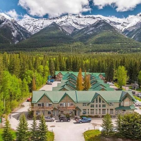 Banff Wood Lodge Канмор Экстерьер фото