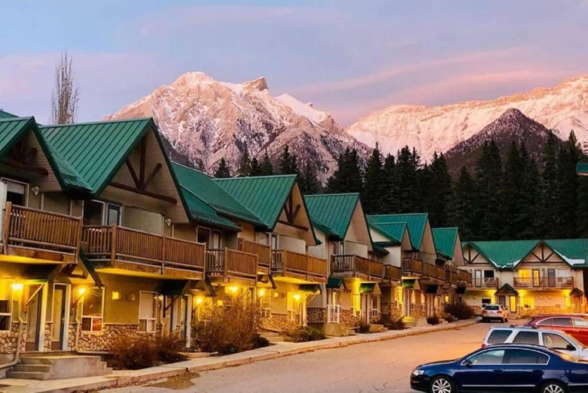 Banff Wood Lodge Канмор Экстерьер фото