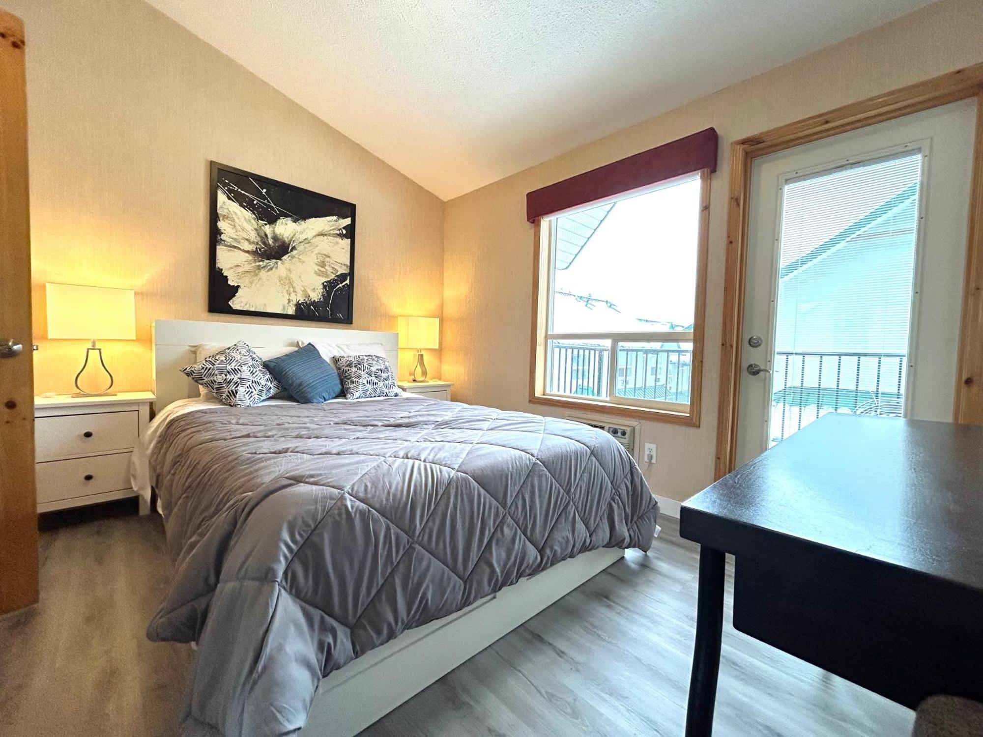 Banff Wood Lodge Канмор Экстерьер фото