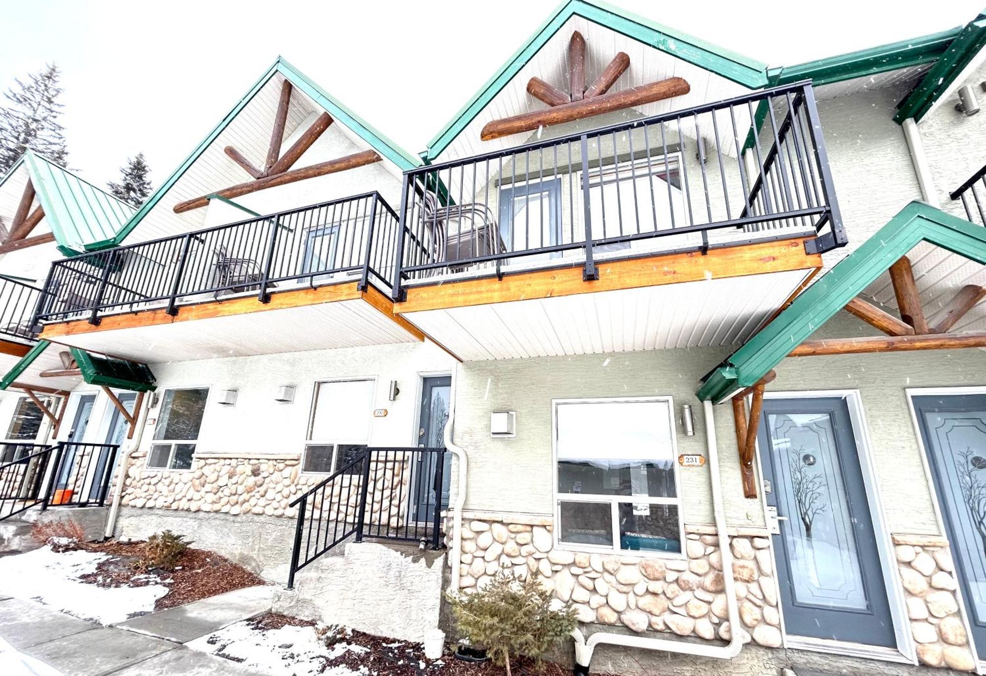 Banff Wood Lodge Канмор Экстерьер фото