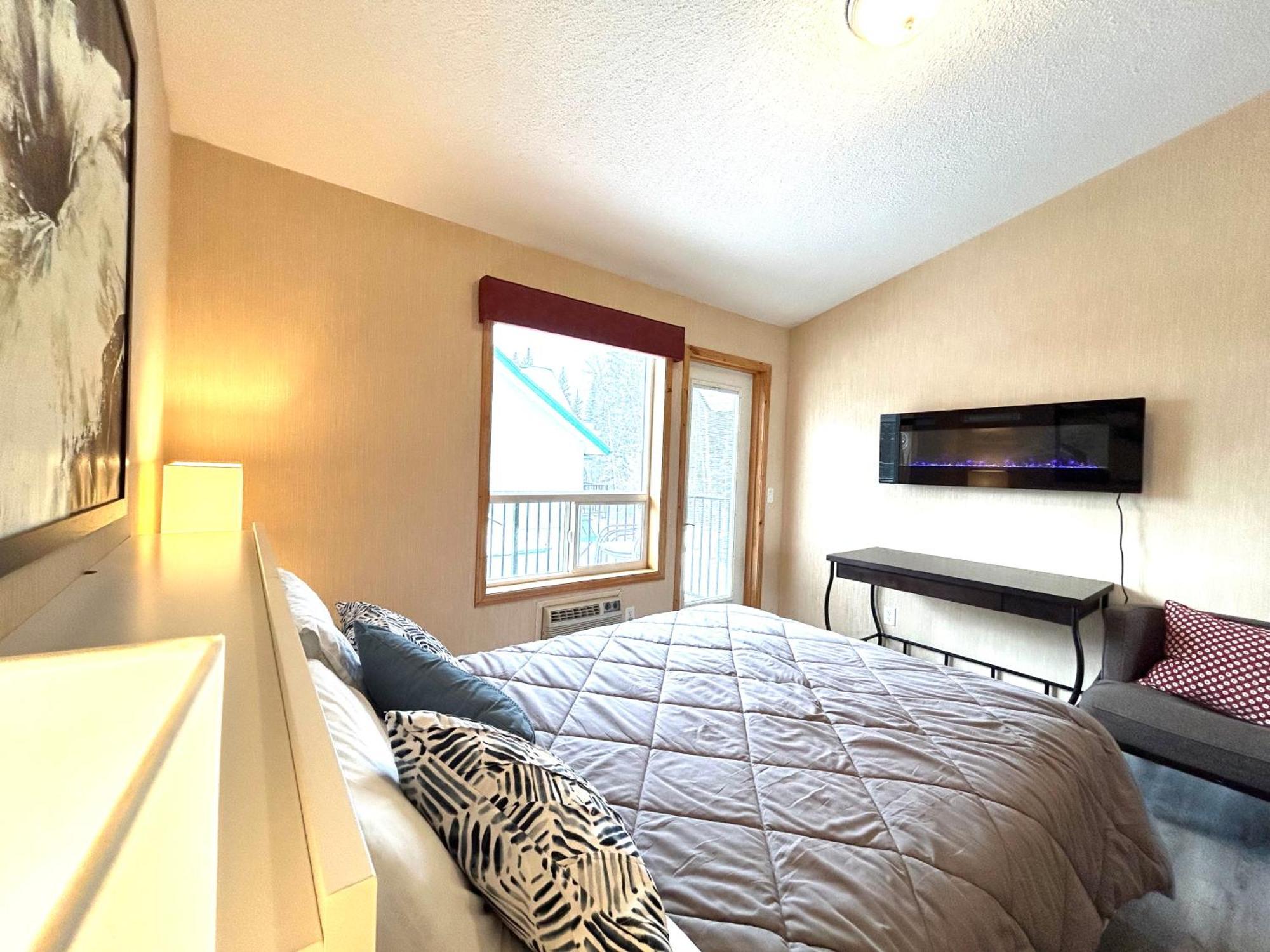 Banff Wood Lodge Канмор Экстерьер фото