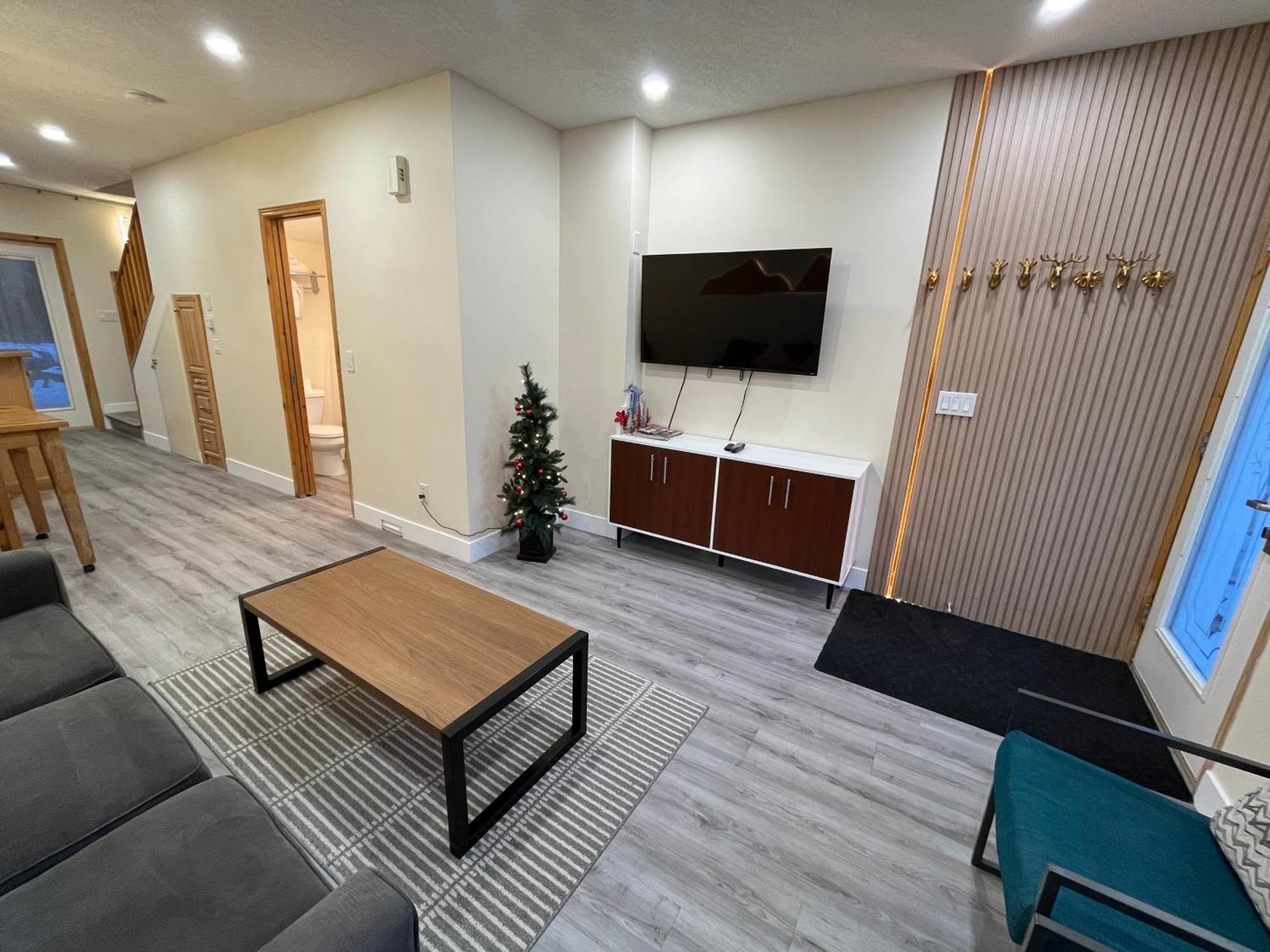 Banff Wood Lodge Канмор Экстерьер фото