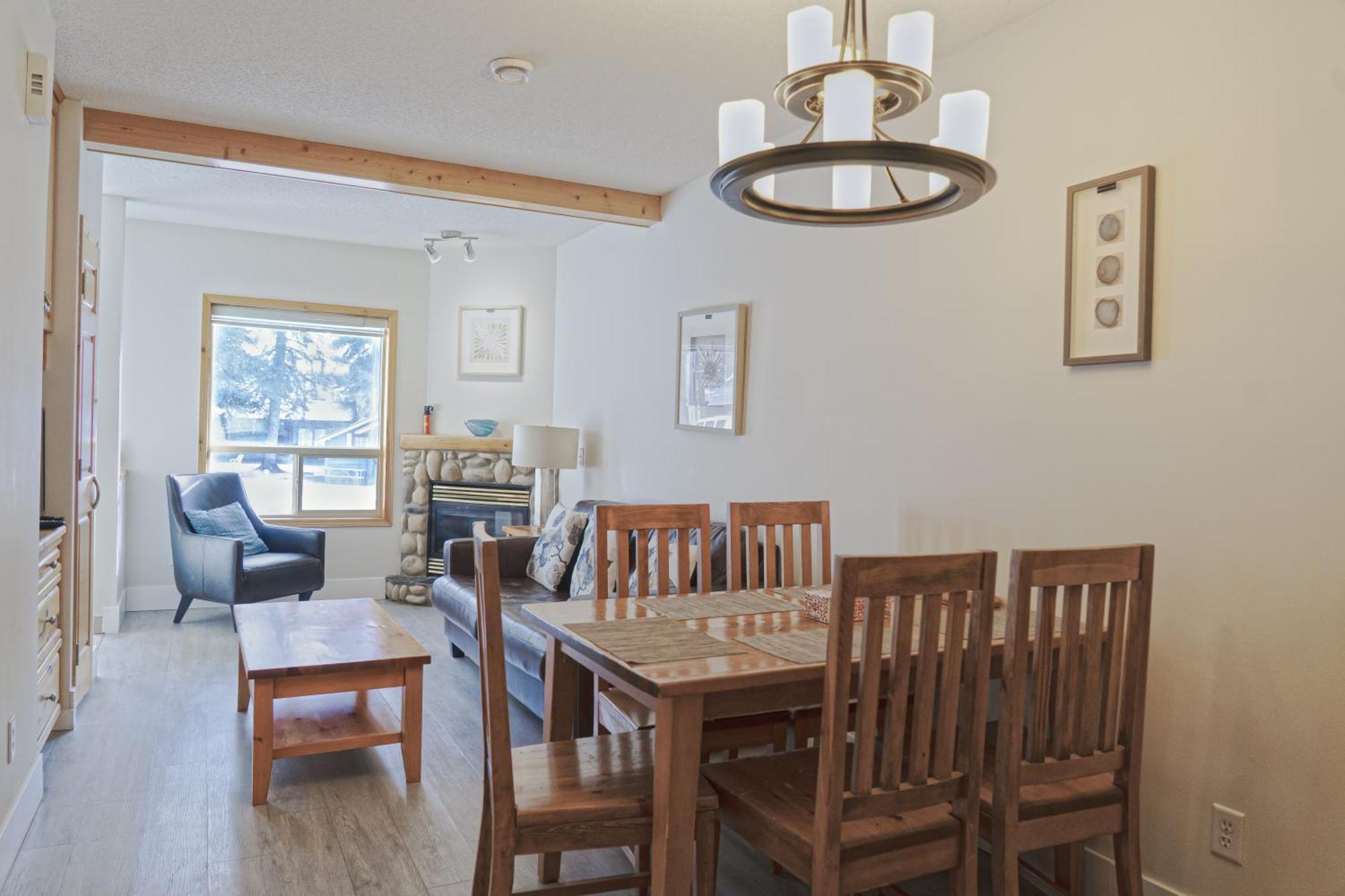 Banff Wood Lodge Канмор Экстерьер фото