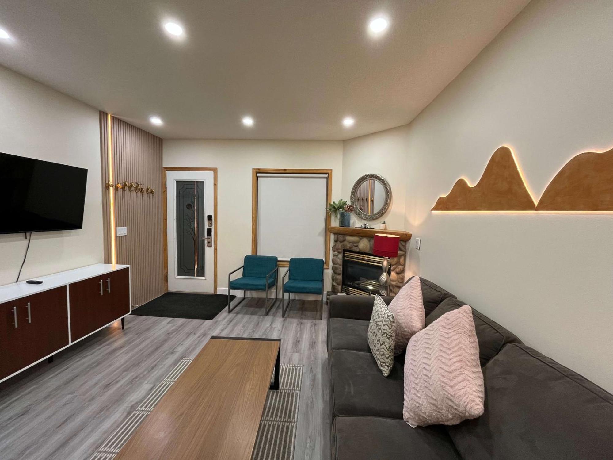 Banff Wood Lodge Канмор Экстерьер фото