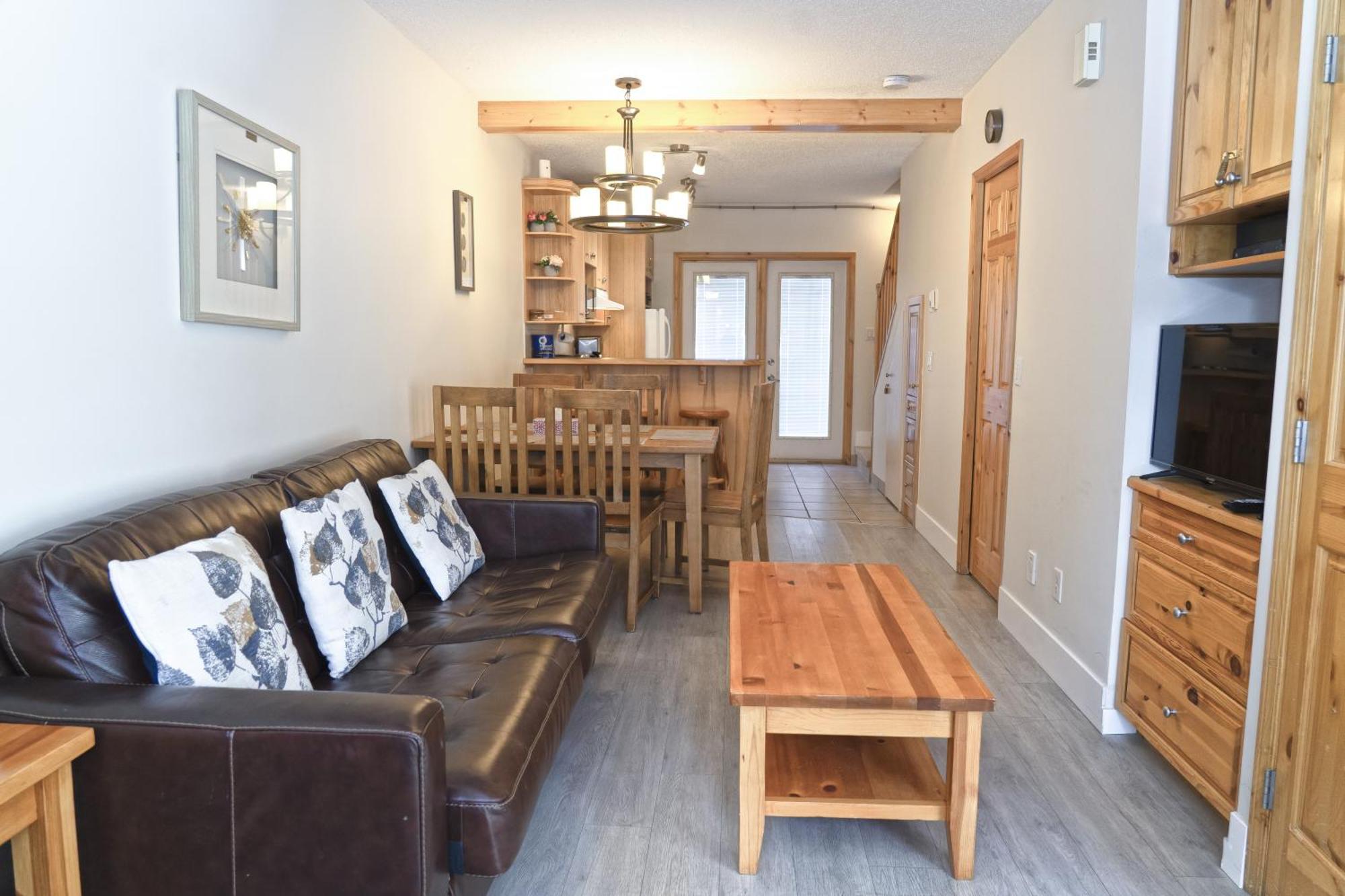 Banff Wood Lodge Канмор Экстерьер фото