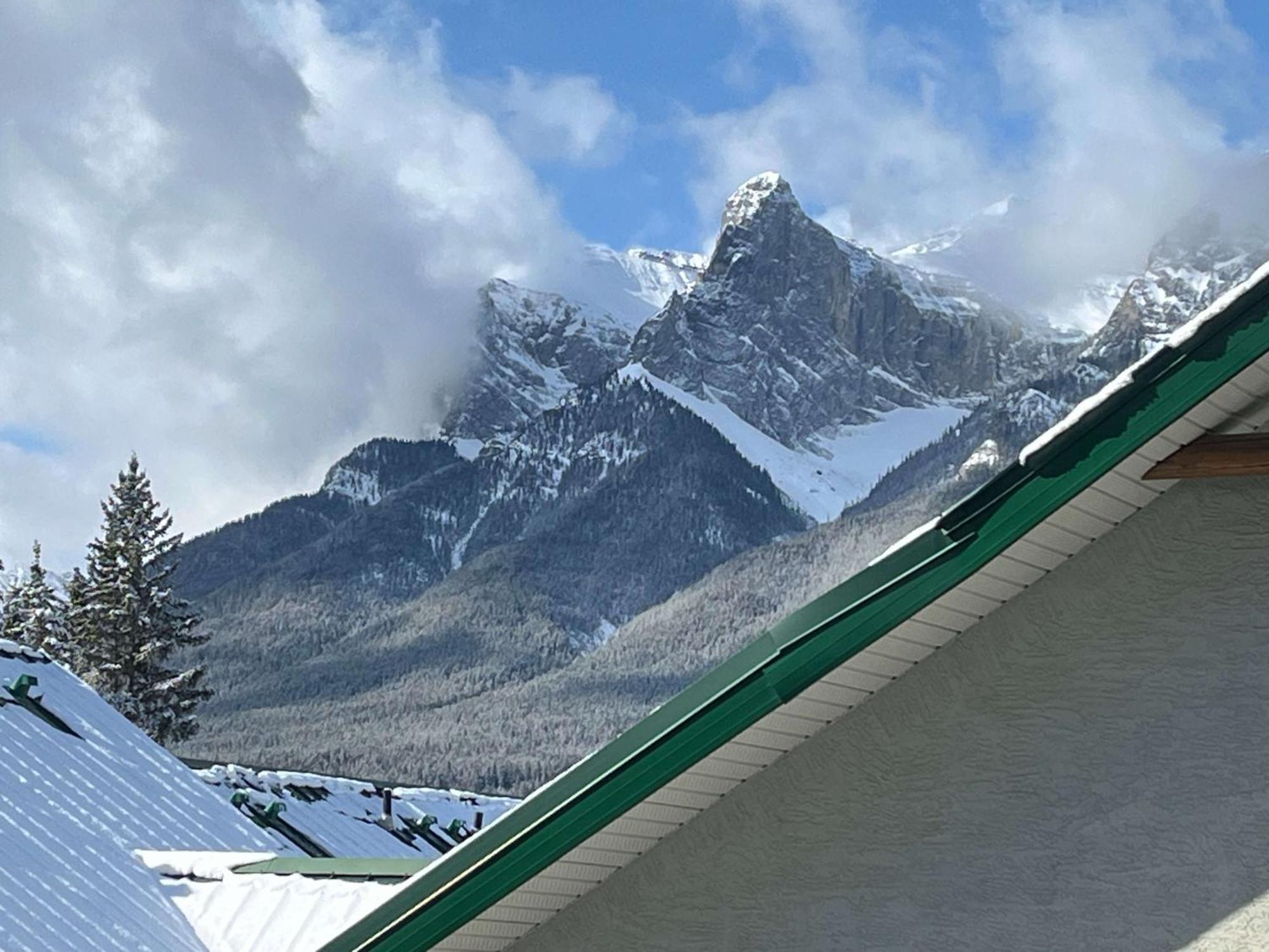 Banff Wood Lodge Канмор Экстерьер фото