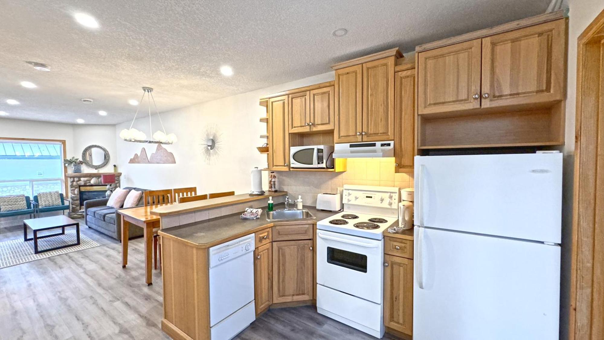 Banff Wood Lodge Канмор Экстерьер фото