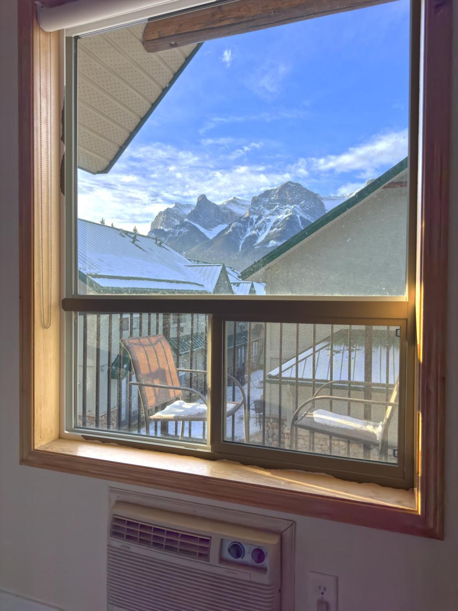 Banff Wood Lodge Канмор Экстерьер фото