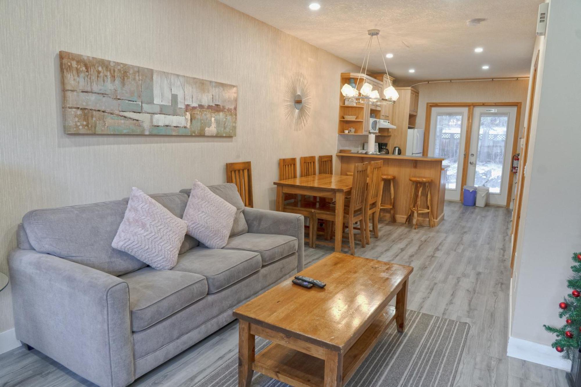 Banff Wood Lodge Канмор Экстерьер фото
