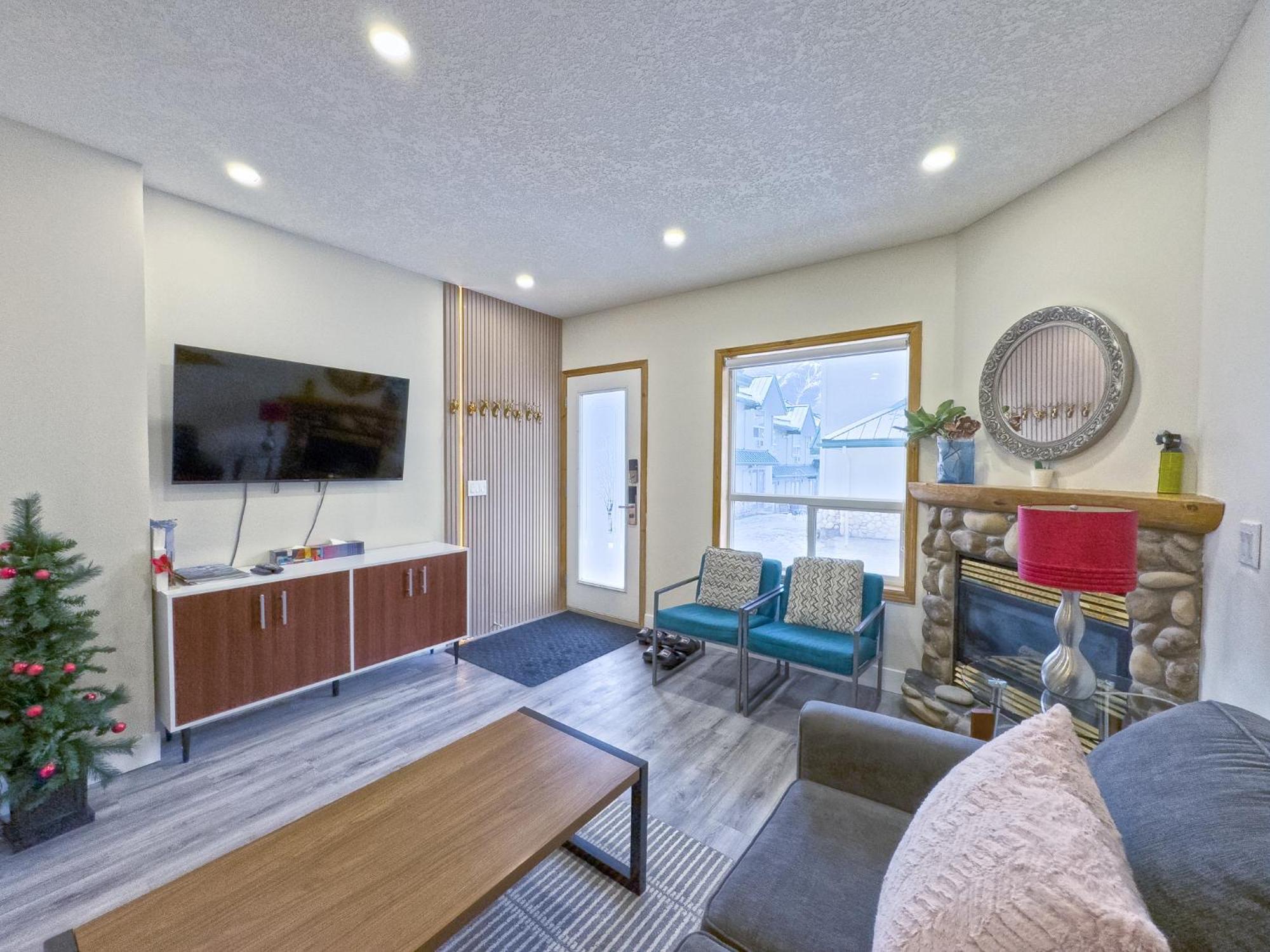 Banff Wood Lodge Канмор Экстерьер фото