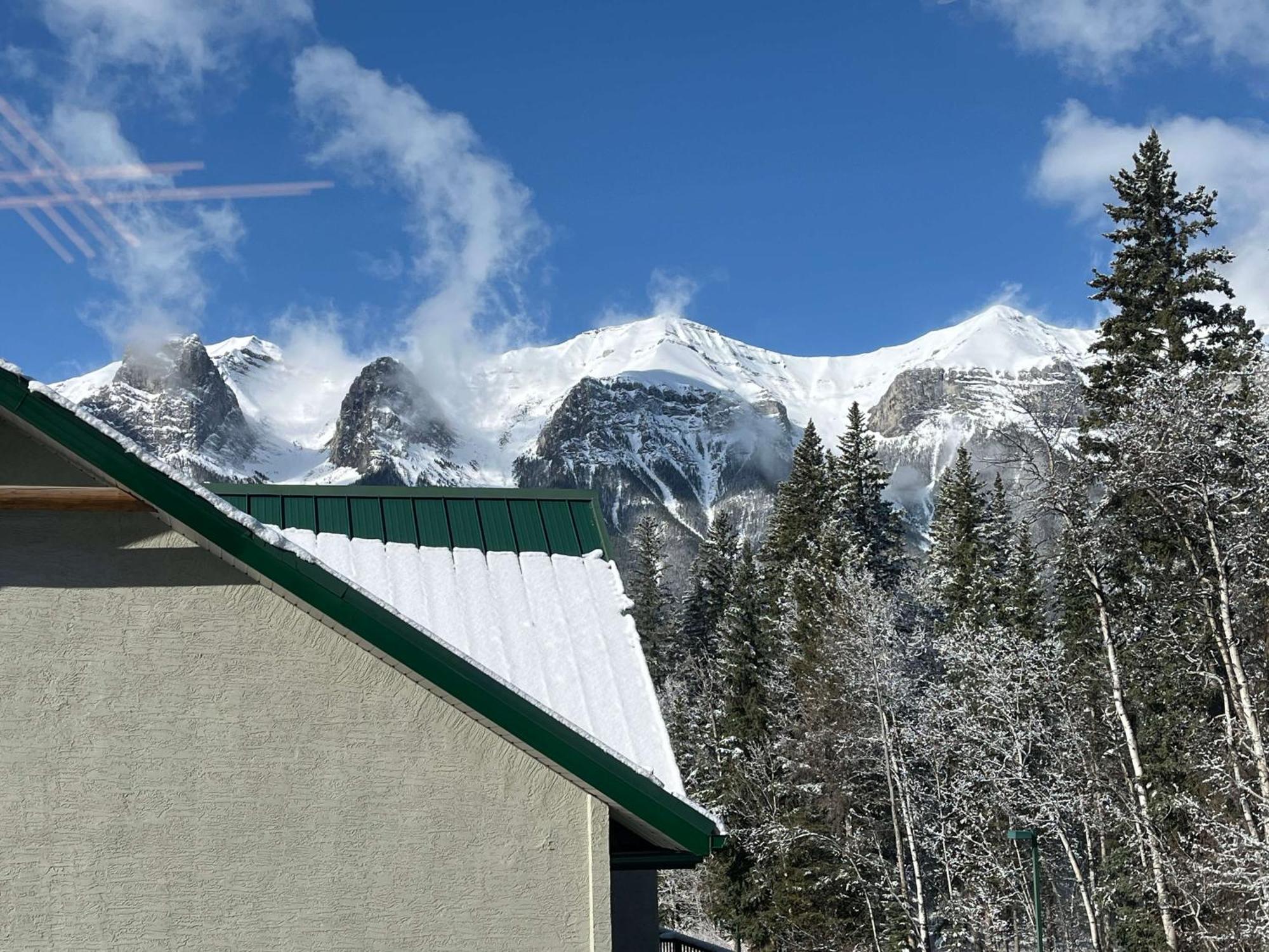 Banff Wood Lodge Канмор Экстерьер фото