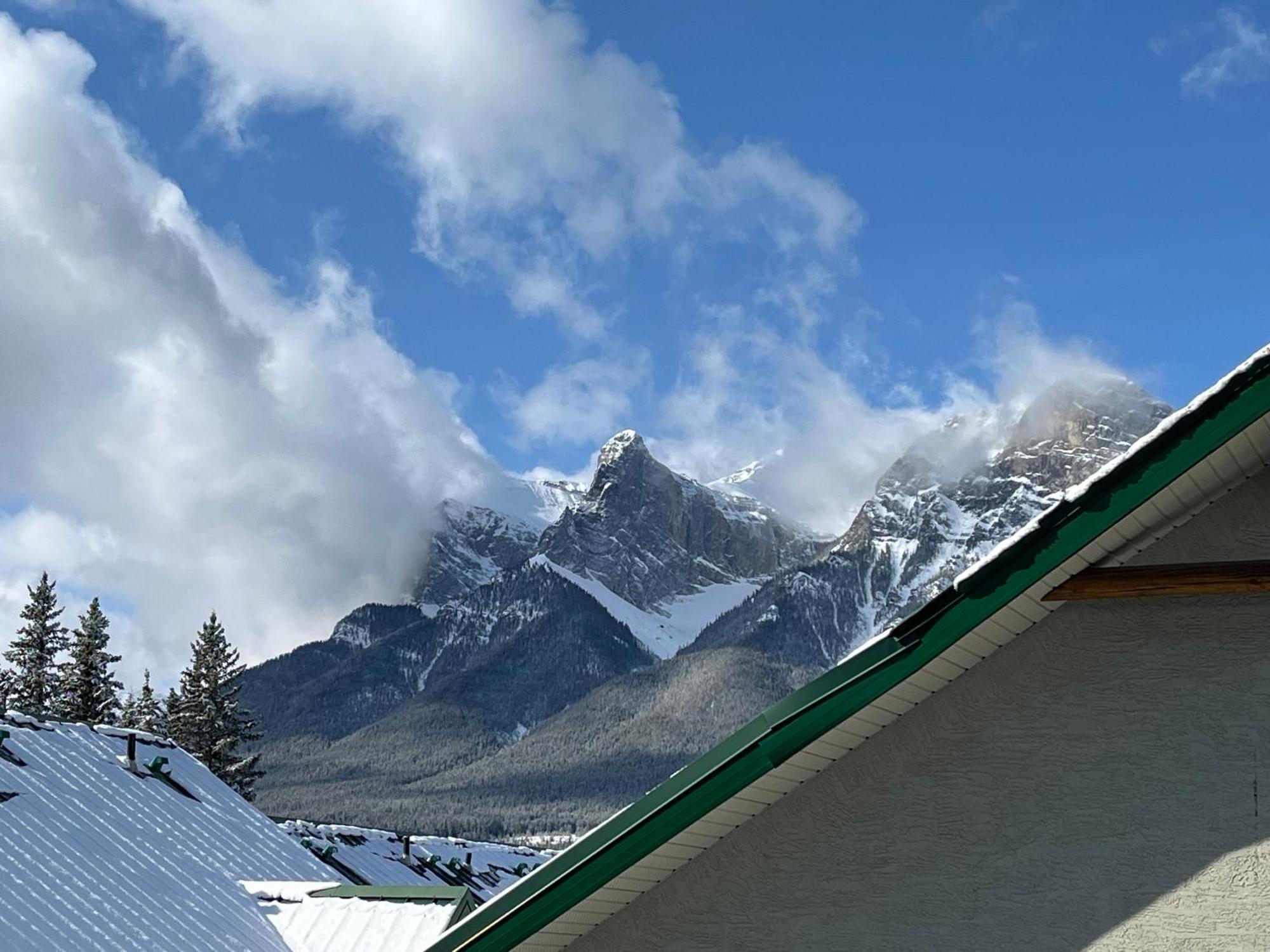 Banff Wood Lodge Канмор Экстерьер фото